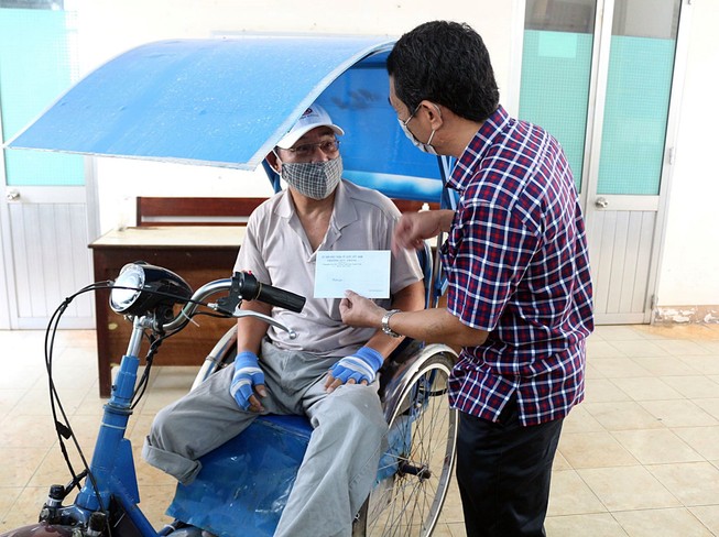 Bình Thuận: Hỗ trợ 2,2 tỉ đồng cho hơn 3.000 người bán vé số