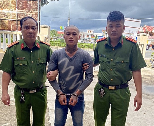 Bắt kẻ đâm, chém người ở tiệc sinh nhật sau 6 giờ gây án