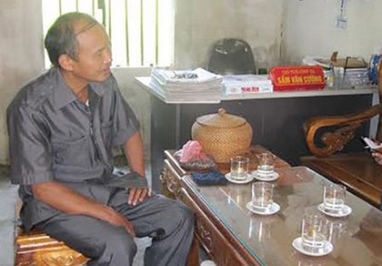 Sử dụng bằng giả để làm chủ tịch xã rồi “ăn” tiền người nghèo