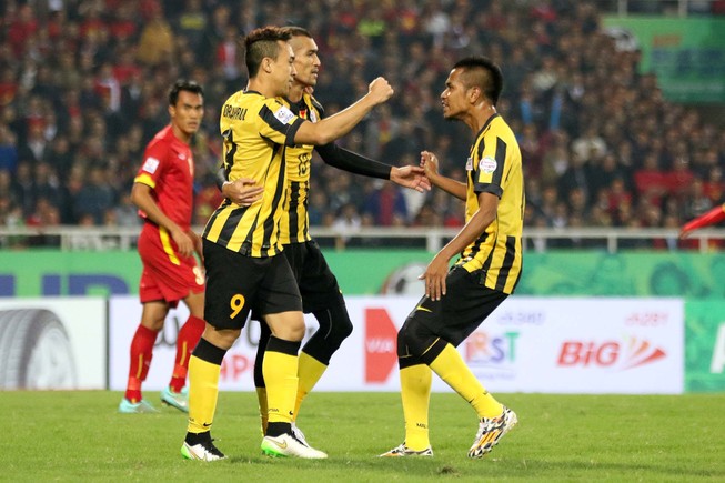 Việt Nam 2-4 Malaysia: Ác mộng đêm đông