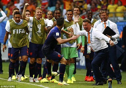 Cặp đôi M.U Van Persie và Van Gaal được vinh danh ở Hà Lan