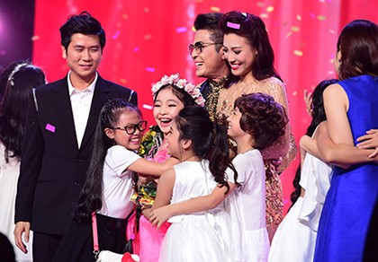 'Công chúa tóc mây' Hồng Minh đăng quang The Voice Kids 2015