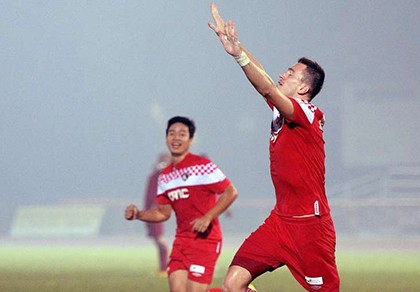 Khói bụi mù mịt, S-League 'đứng hình'