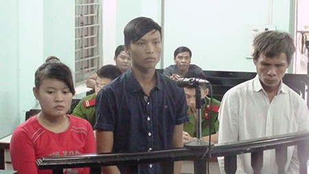 Mới ra tù lại hầu tòa
