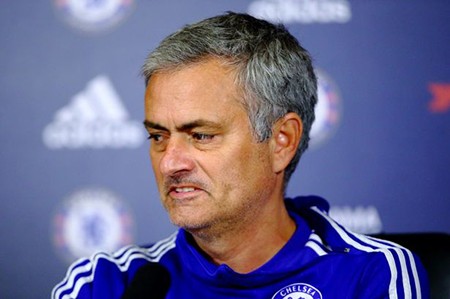 Mourinho lại bị cấm chỉ đạo vì vấn đề... trọng tài