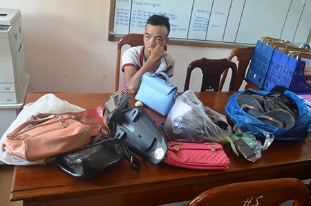 Bắt gọn 2 người dùng xe máy phân khối lớn đi cướp giật