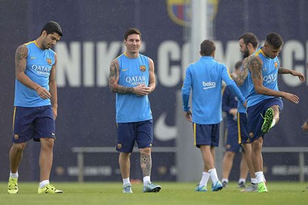 Messi trở lại, bộ ba M-S-N khiến Rafa đau đầu