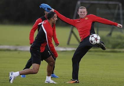 Van Gaal chọn cầu thủ '8 phút' đá thay Rooney