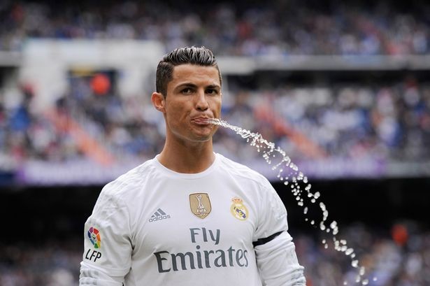 Quyết vượt M.U, PSG trả lương không tưởng cho Ronaldo