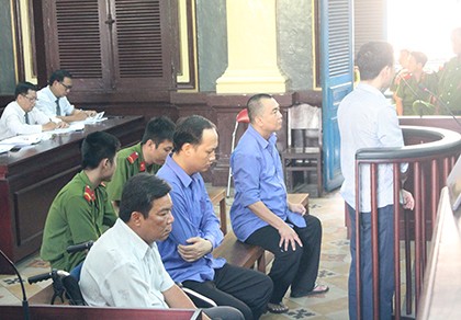 Hải quan tiếp tay buôn lậu số hàng hơn 23,6 tỉ đồng