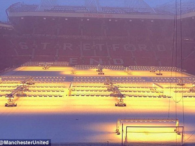 Sân Old Trafford của MU bỗng dưng… hóa đá