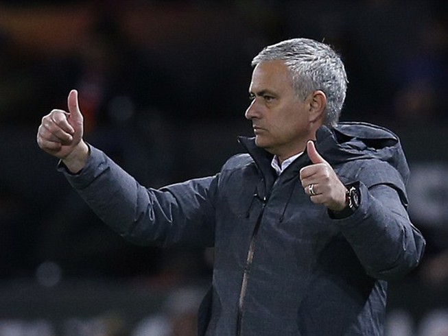 Mourinho hạ mình trước Man. City, dự đoán ngày còn ở MU