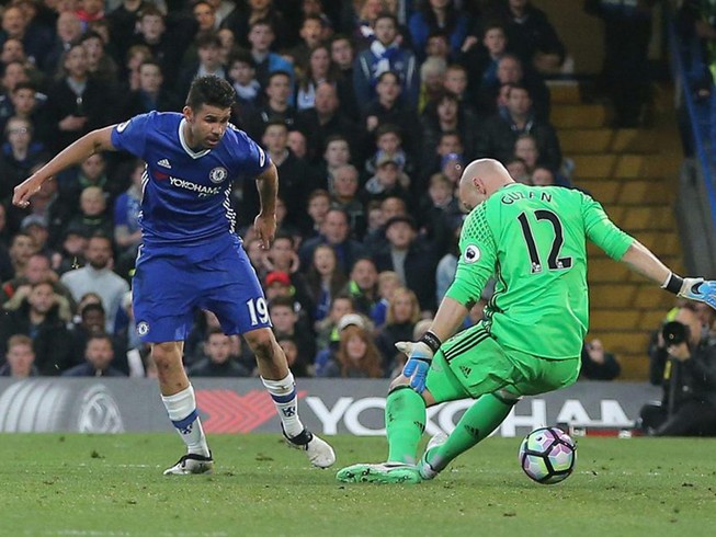 Chelsea chạm một tay vào chức vô địch