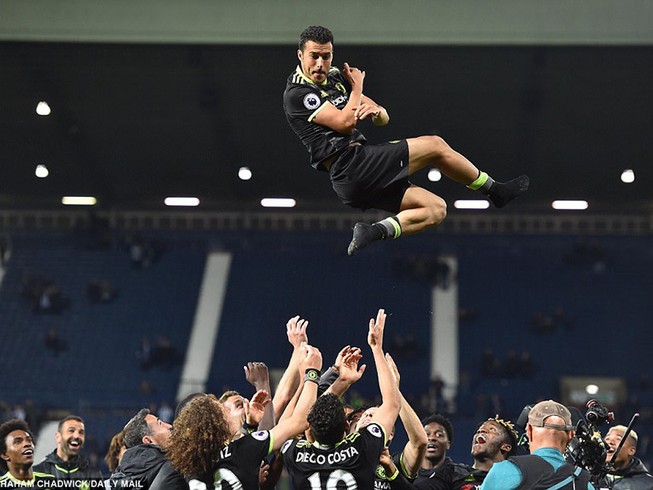 Quyết định lịch sử giúp Chelsea vô địch Premier League