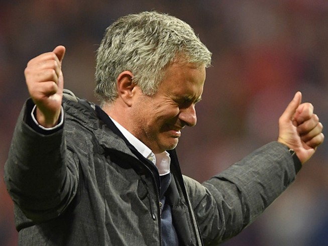 MU vô địch Europa League, Mourinho mừng phát khóc