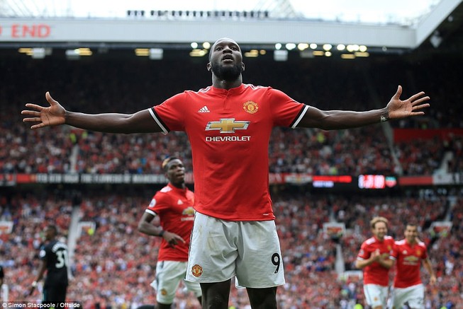 Show diễn hoàn hảo của MU và 'chân giá trị' của Lukaku