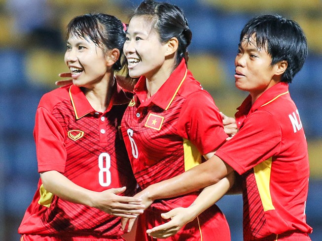 Bóng đá nữ VN xuất sắc vượt Thái vô địch SEA Games 29