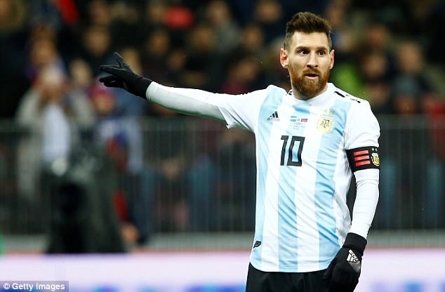 ‘Tôi khó chịu với thành tích của Messi’