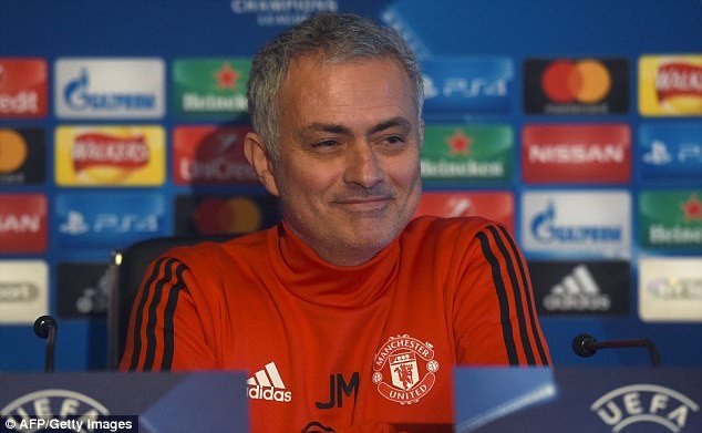 MU - CSKA: Mourinho loại Ibra, De Gea, cân nhắc Shaw