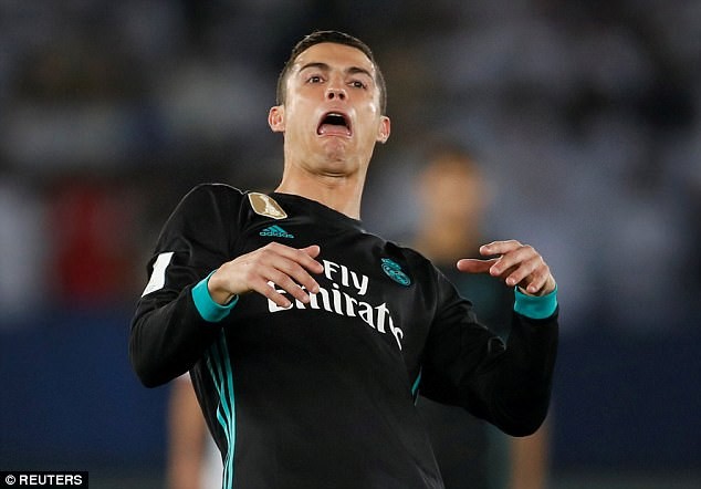 Câu chuyện Ronaldo: Đi không được, ở không xong