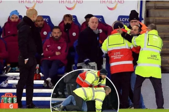 Pep Guardiola bị fan cuồng lao vào sân tấn công