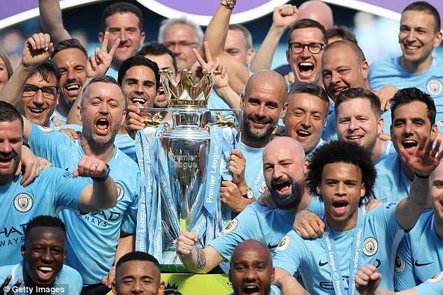 Vô địch Premier League, Man City vẫn thua kém Man United