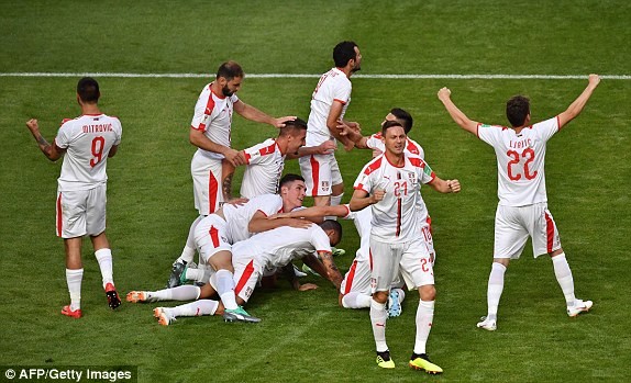 Serbia - Costa Rica (1-0): Cái chân trái huyền ảo của Kolarov