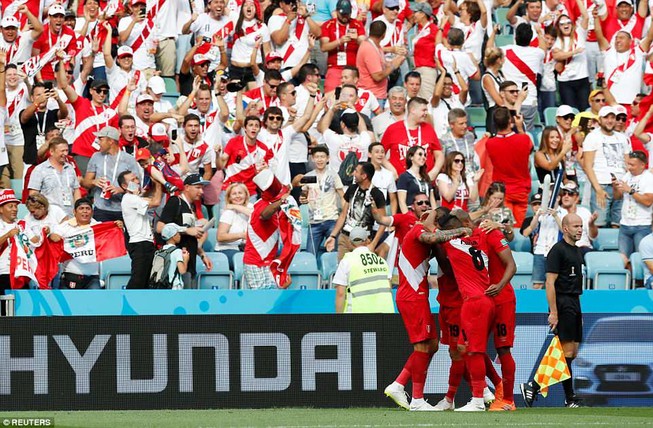 Peru - Úc (2-0): 'Chuột túi' bị 'bỏ túi'