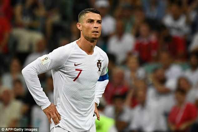 HLV Santos nói gì về tương lai của Ronaldo ở tuyển Bồ Đào Nha?