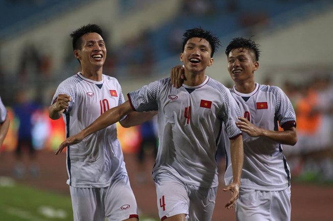 Văn Hậu lập siêu phẩm, U-23 Việt Nam thắng Oman phút 89