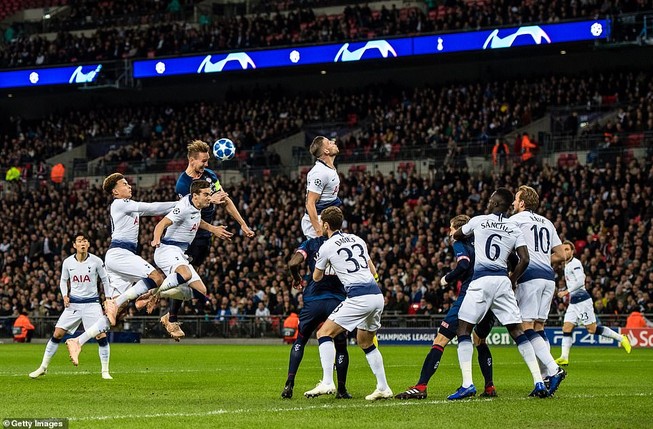 Barcelona bị cầm chân, Kane giúp Tottenham nuôi hy vọng
