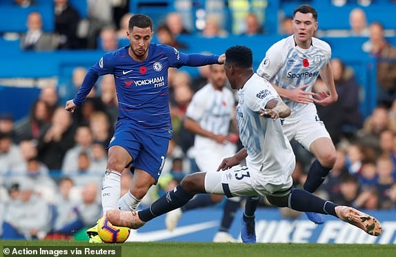 Bị Everton cản bước, Chelsea 'hụt hơi'