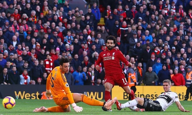Đánh bại đội cuối bảng, Liverpool vươn lên ngôi đầu