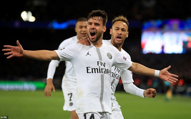Thua PSG, Liverpool mất ngôi đầu, đối mặt nguy cơ bị loại