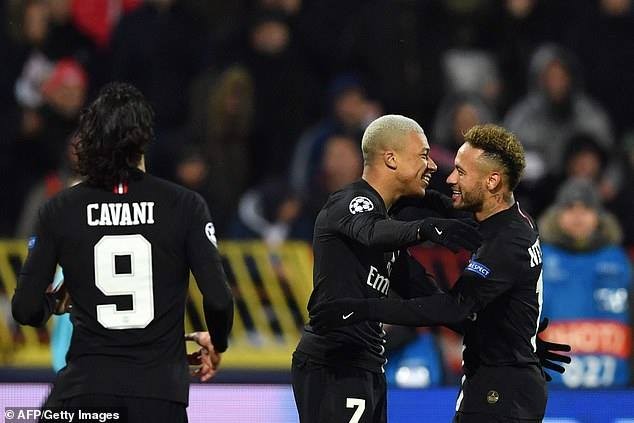 PSG thắng hủy diệt, Liverpool vượt mặt Napoli giờ chót