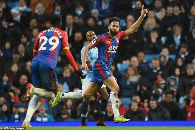 Man City, Chelsea cùng thua sốc sân nhà, Liverpool bứt phá