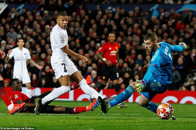 Pogba nhận thẻ đỏ, M.U thua đau PSG ngay tại Old Trafford
