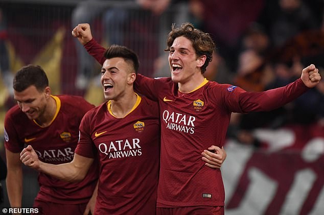 Sao trẻ lập cú đúp, AS Roma thắng sát nút trên sân nhà