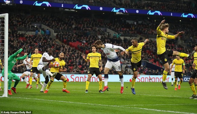 Son Heung-Min tỏa sáng, Tottenham 'vùi dập' Borussia Dortmund