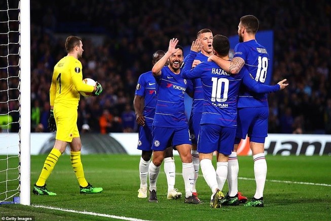Chelsea tạo bữa tiệc bàn thắng vào bán kết Europa League