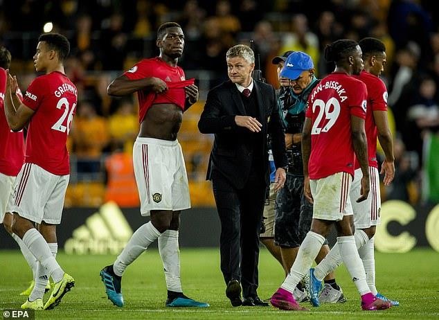 Tranh cãi dữ dội sau khi Pogba ‘đá bay’ 3 điểm của MU