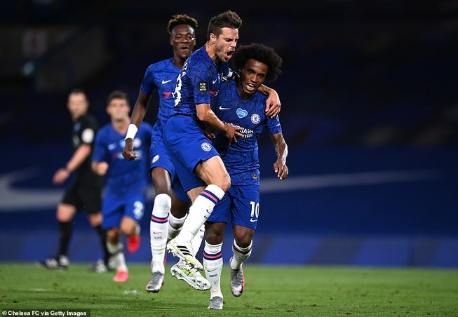 Chelsea giúp Liverpool chính thức vô địch Premier League