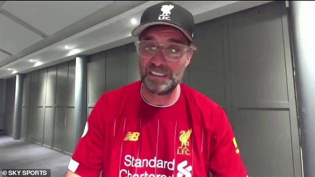 HLV Jurgen Klopp rơi nước mắt trong ngày Liverpool vô địch