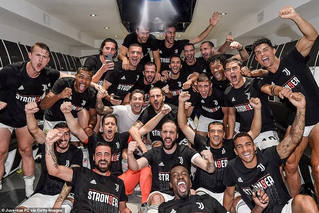 Juventus đăng quang lần thứ 9 liên tiếp, Serie A hạ màn