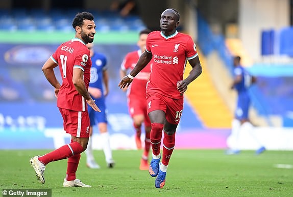 VAR 'đổi vàng thay đỏ', Chelsea thua Liverpool đau đớn