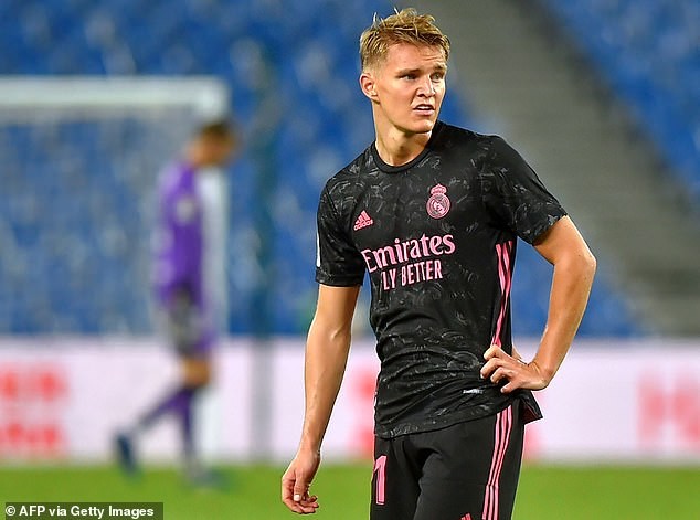 Một ngôi sao mắc COVID-19, cả đội Real Madrid bị vạ lây