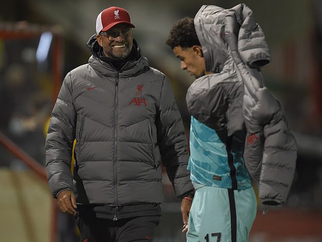 HLV Klopp ca ngợi tài năng trẻ đặc biệt của Liverpool