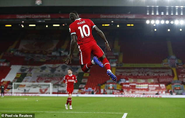 Robertson lập công chuộc tội, Liverpool ngược dòng hạ Arsenal
