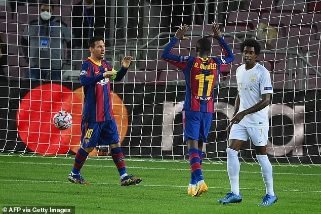 Pique bị đuổi, Messi khơi mào chiến thắng ‘hủy diệt’ cho Barca