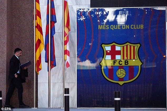 Chủ tịch Barcelona ra tuyên bố về quyết định từ chức